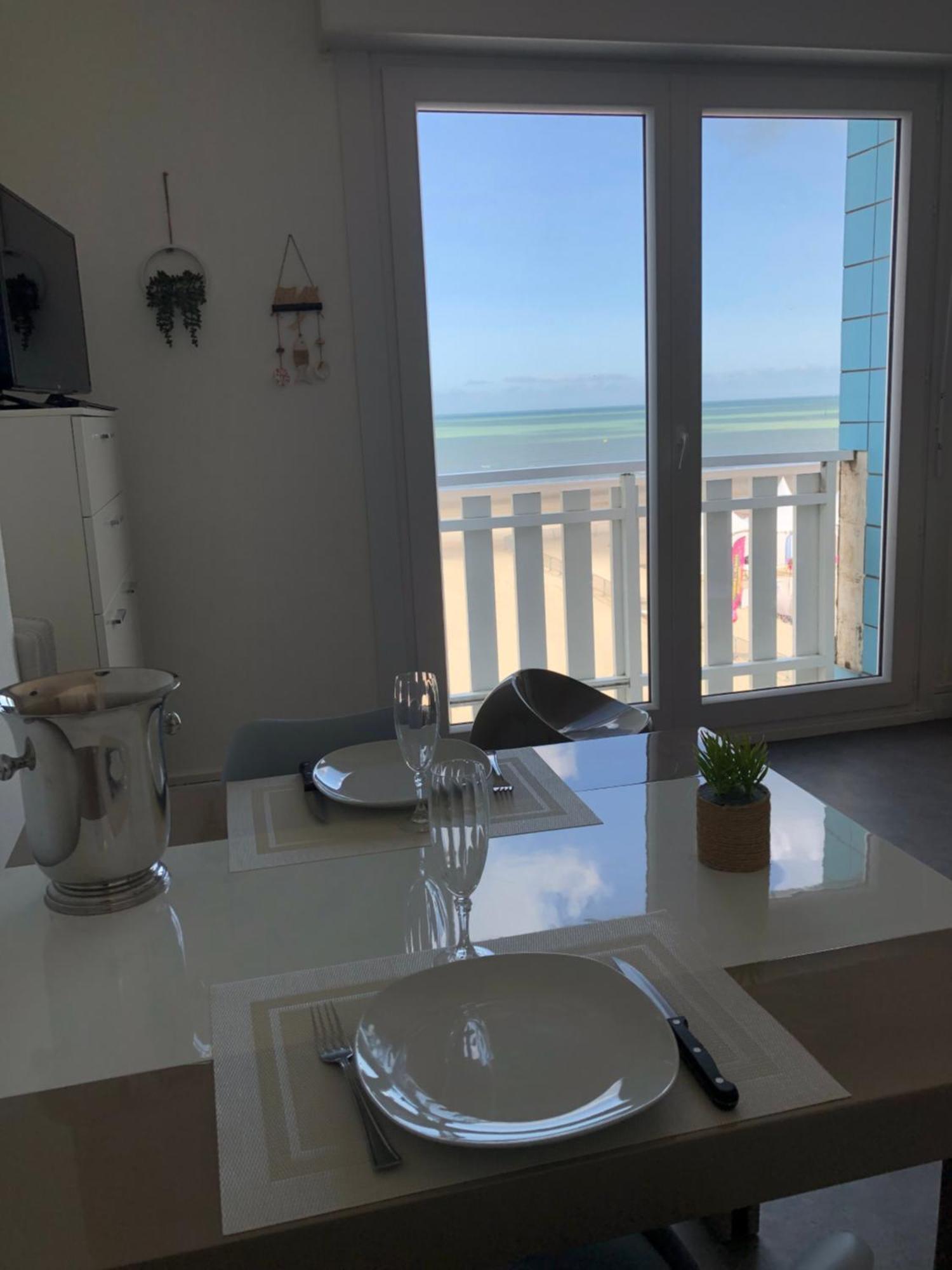 Sur La De Malo Les Bains Vue Dunkirk